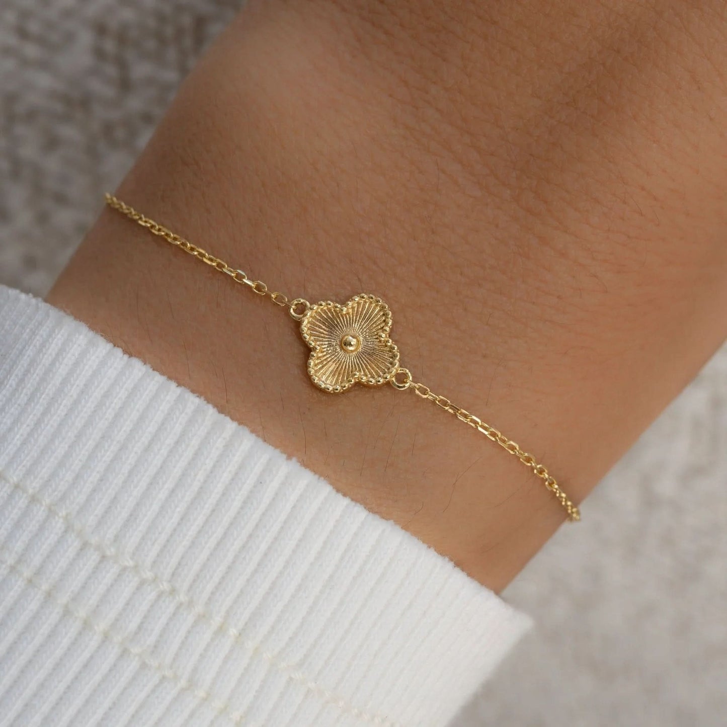Dahlia Single Four Leaf Clover Bracelet