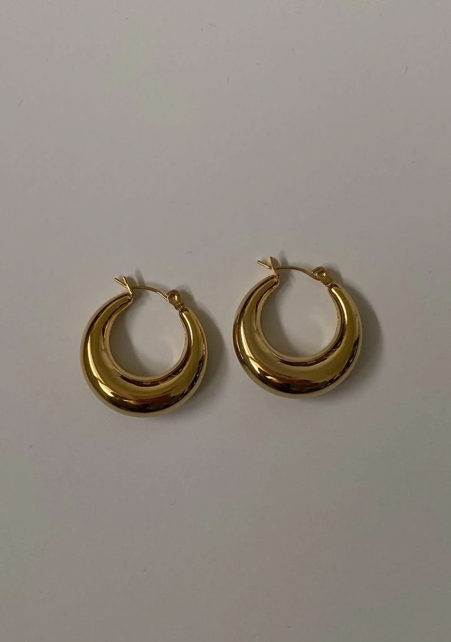 Wyra Earrings – Gold
